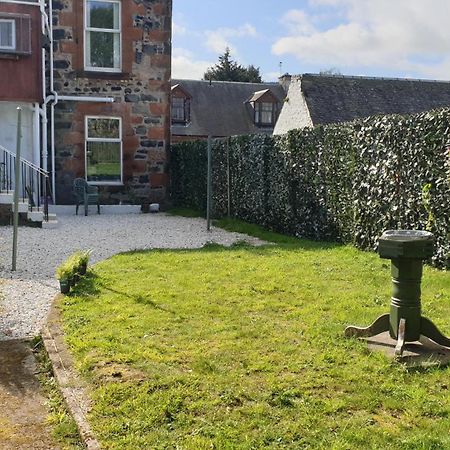 The Ferns - Shared Garden Apartment With Parking Darvel Eksteriør bilde