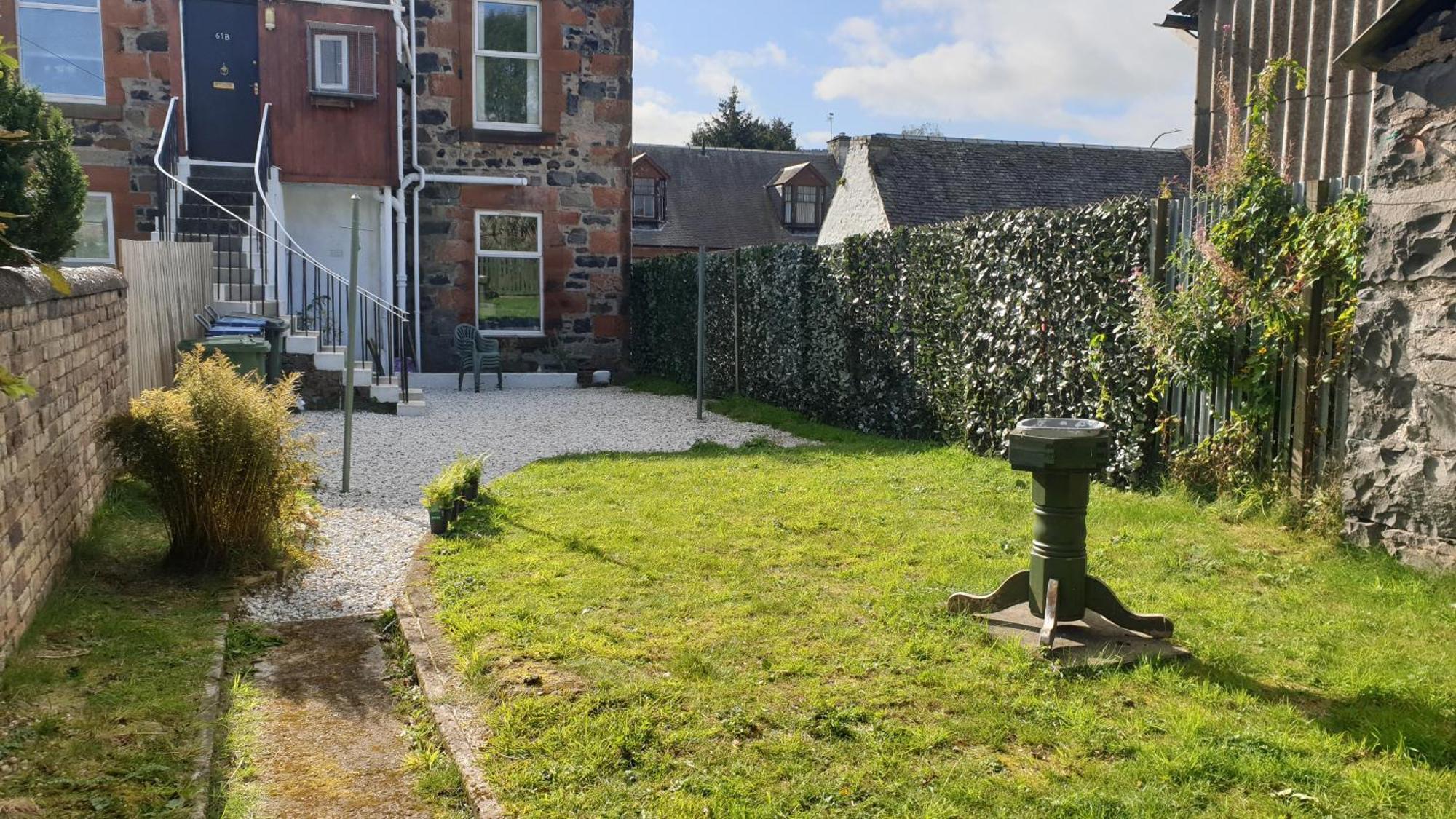The Ferns - Shared Garden Apartment With Parking Darvel Eksteriør bilde